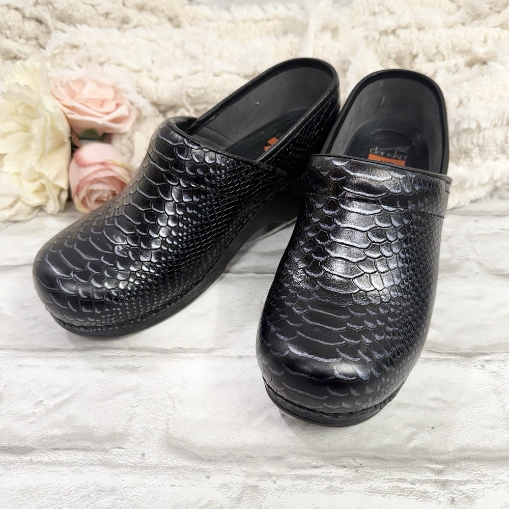 Dansko XP Clogs Python Snakeskin Sz 38 / 7.5 Slip on Professional‎ Leather Shoes